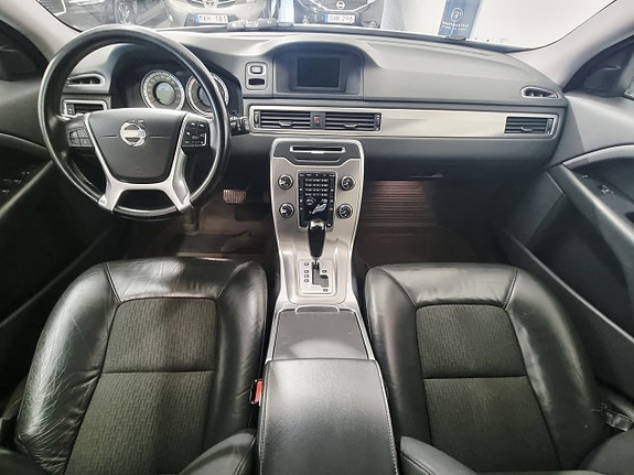 Volvo V70 12 of 30