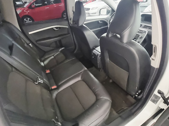 Volvo V70 22 of 30