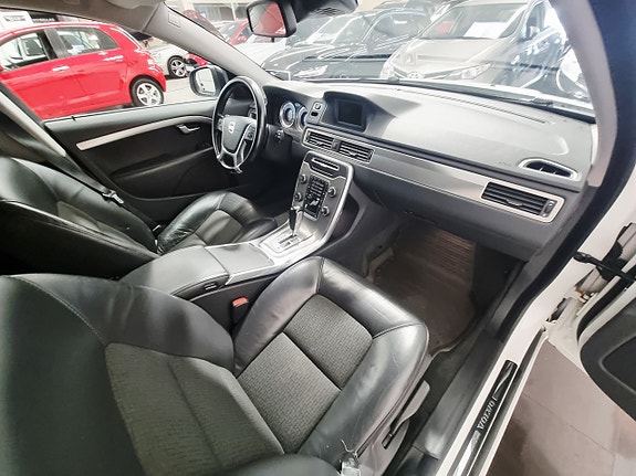 Volvo V70 19 of 30
