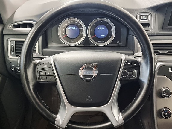 Volvo V70 11 of 30
