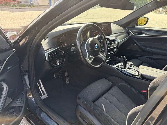 BMW 520d 3 of 4