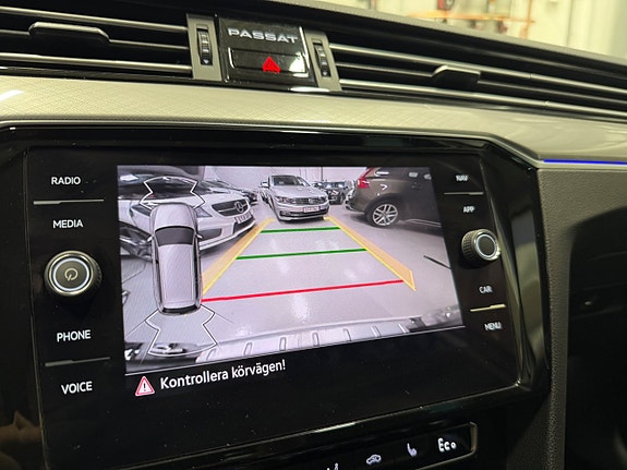 Volkswagen Passat 16 of 22