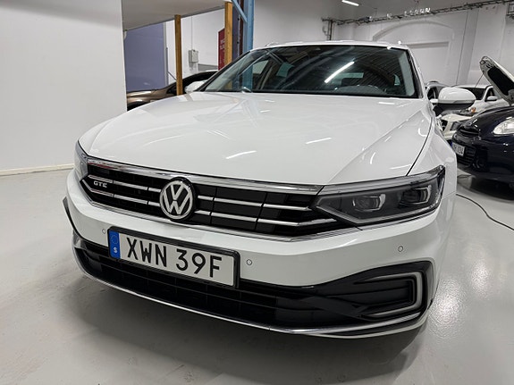 Volkswagen Passat 2 of 22