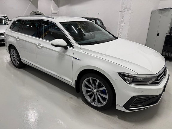 Volkswagen Passat 3 of 22