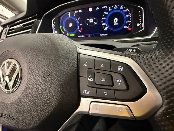 Volkswagen Passat 13 of 22