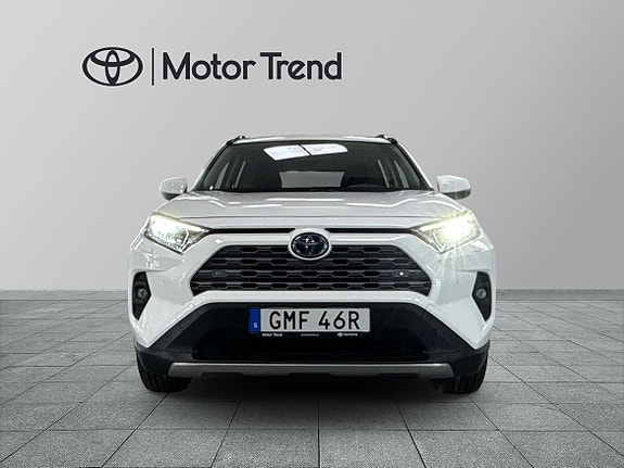 Toyota RAV4 6 of 16