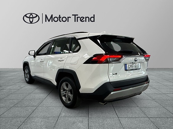 Toyota RAV4 3 of 16