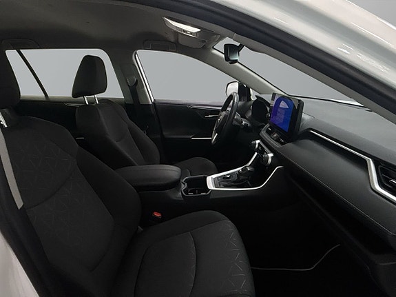 Toyota RAV4 8 of 16