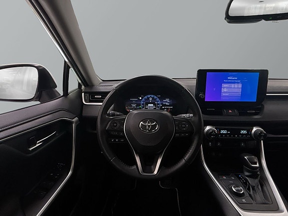 Toyota RAV4 11 of 16