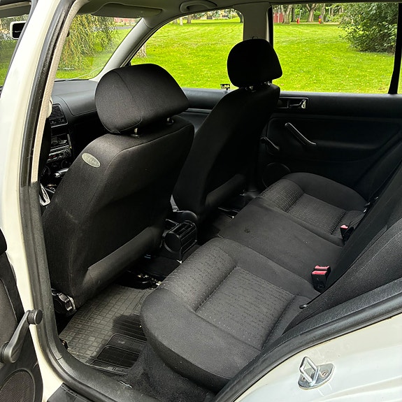 Volkswagen Golf IV 7 of 9