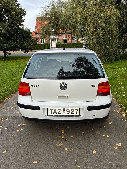 Volkswagen Golf IV 2 of 9