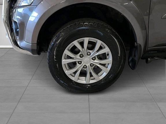 Mitsubishi L200 4 of 14