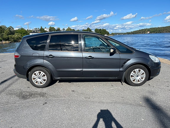 Ford S-MAX 3 of 9