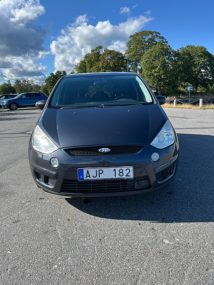 Ford S-MAX 2 of 9