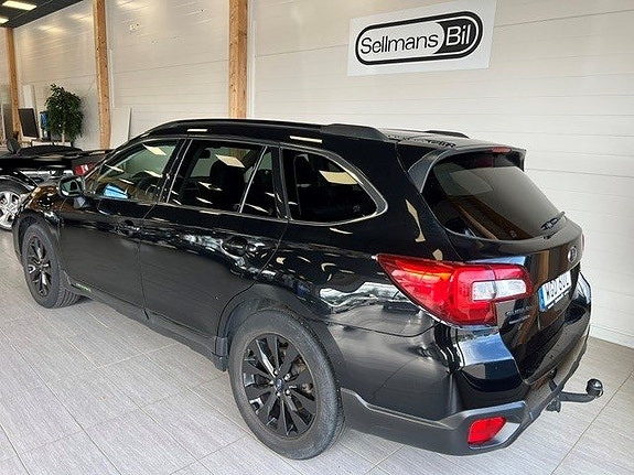 Subaru Outback 4 of 12