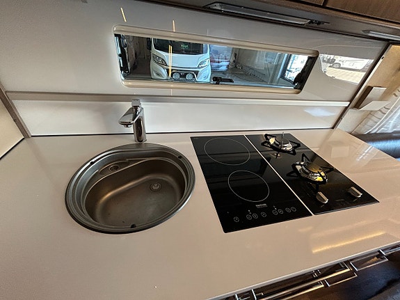 Kabe Imperial 600 XL KS / AC / Alde / Ugn / Förtält 17 of 22