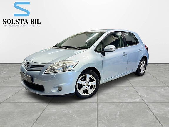 Toyota Auris 8 of 12