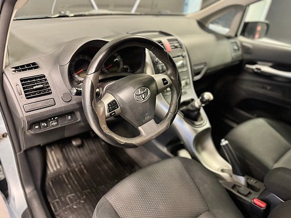 Toyota Auris 5 of 12