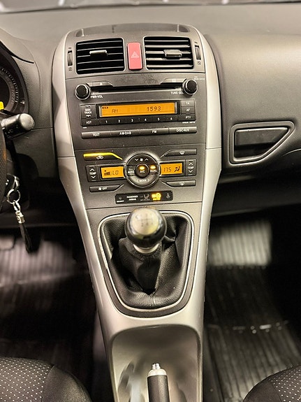 Toyota Auris 11 of 12