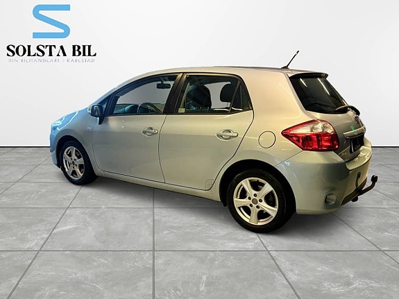 Toyota Auris 10 of 12