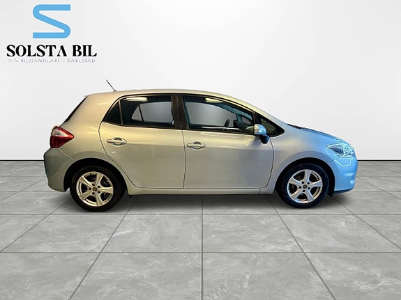 Toyota Auris 2 of 12