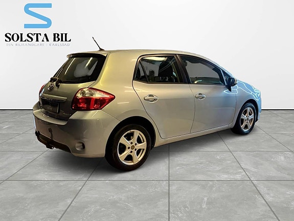 Toyota Auris 3 of 12