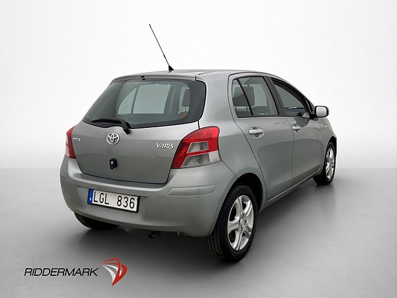 Toyota Yaris 8 of 26
