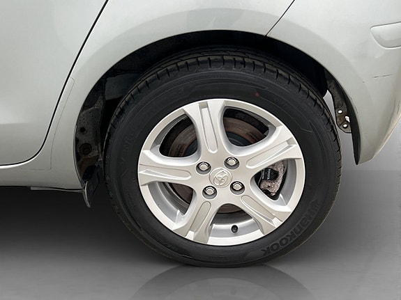 Toyota Yaris 24 of 26
