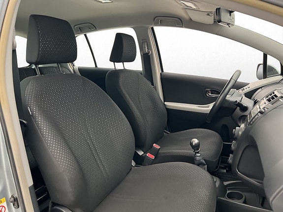 Toyota Yaris 21 of 26