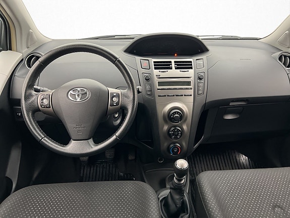 Toyota Yaris 11 of 26