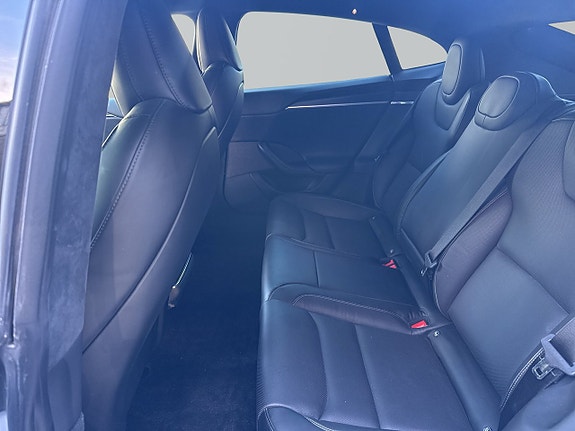 Tesla Model S 7 of 20