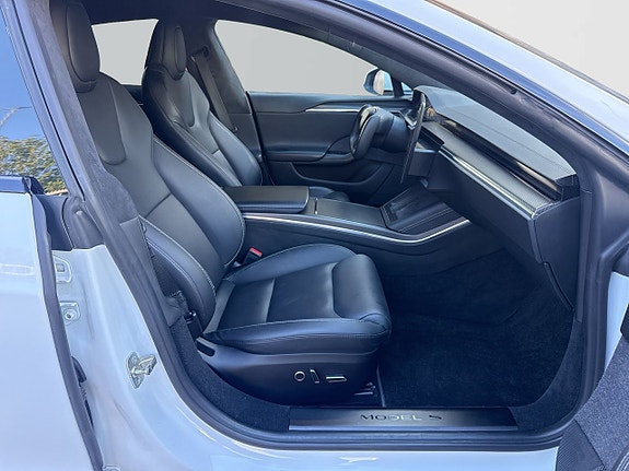 Tesla Model S 9 of 20