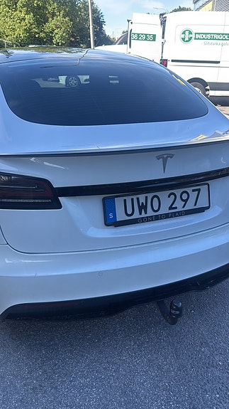 Tesla Model S 13 of 20