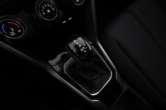 Volkswagen T-Roc 21 of 22