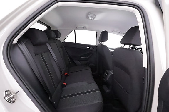 Volkswagen T-Roc 11 of 22