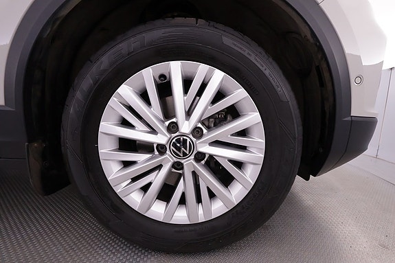 Volkswagen T-Roc 13 of 22