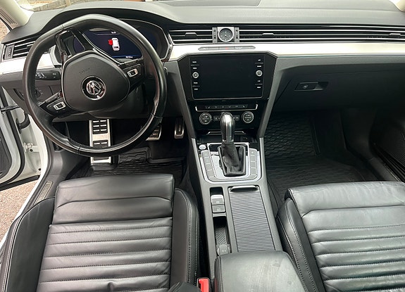 Volkswagen Passat Alltrack 5 of 8