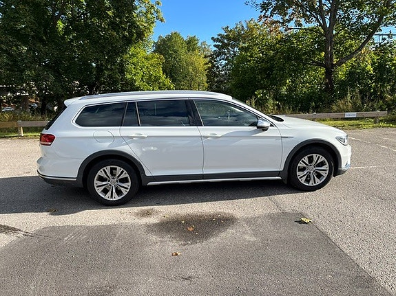Volkswagen Passat Alltrack 4 of 6