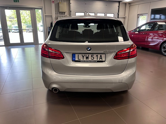 BMW 225xe 3 of 18