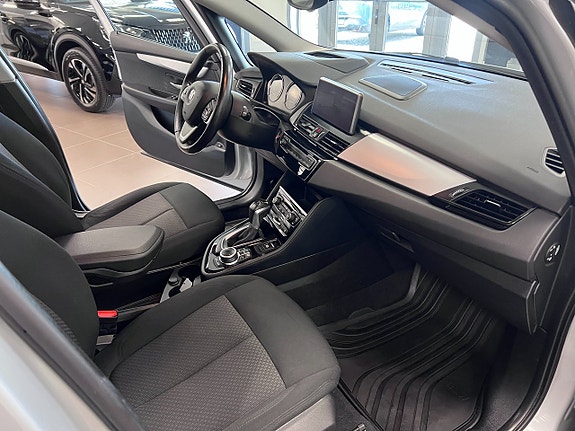 BMW 225xe 13 of 18