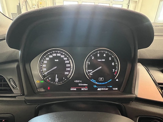 BMW 225xe 15 of 18