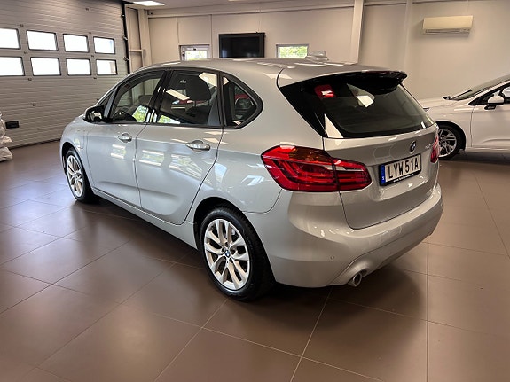 BMW 225xe 2 of 18