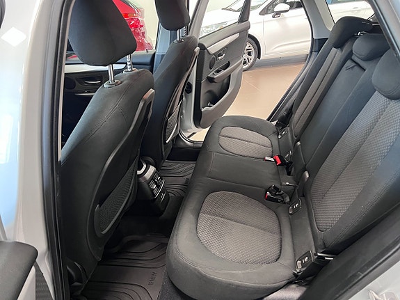 BMW 225xe 9 of 18