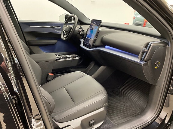 Volvo EX30 11 of 25