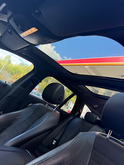 Mercedes-Benz E300 8 of 9