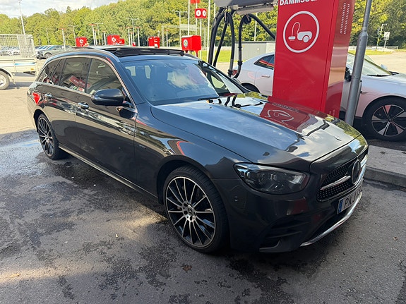 Mercedes-Benz E300 3 of 9