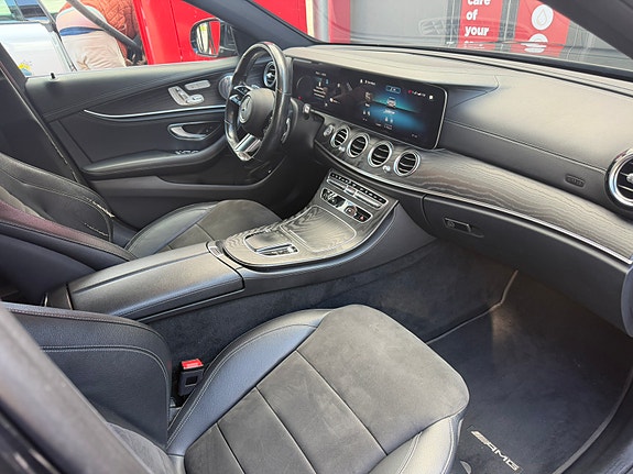 Mercedes-Benz E300 7 of 9