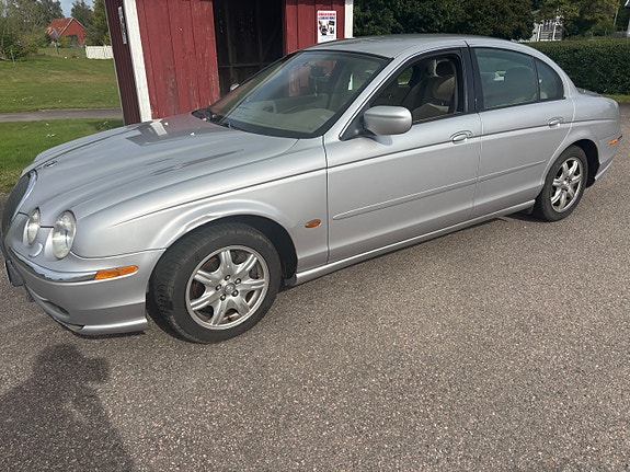 Jaguar S-TYPE 2 of 10
