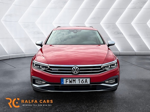 Volkswagen Passat Alltrack 8 of 16