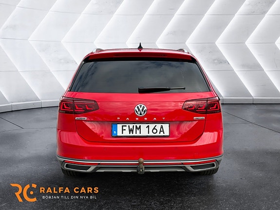 Volkswagen Passat Alltrack 9 of 16